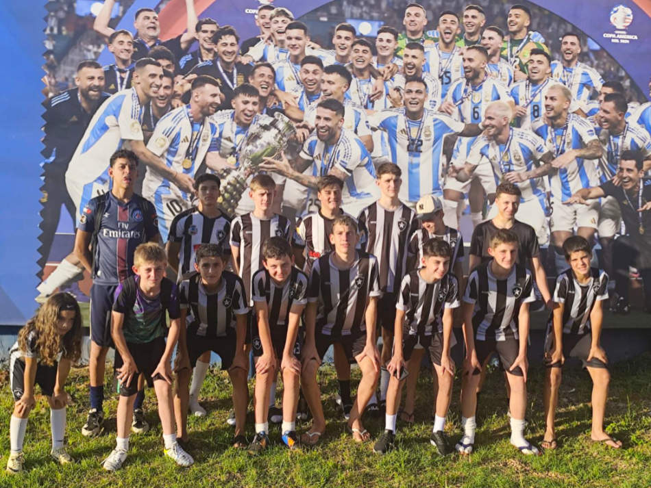 Avaliação em Porto Alegre e confraternização marcam fim de ano da escolinha de futsal