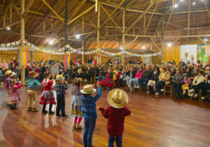 Festa Junina da EMEF Gonçalves Dias reúne grande público no CTG Sentinela da Serra