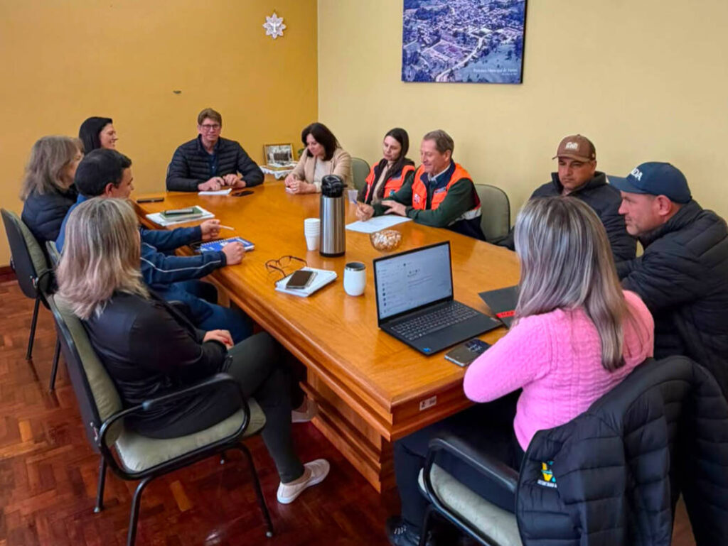 Reunião com Secretários e Defesa Civil avalia eventos climáticos