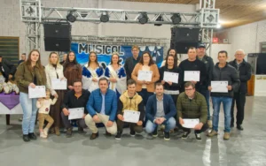 Vencedores da XVIII Mostra Municipal de Vinhos Artesanais de Vanini foram premiados durante o Jantar do Vinho