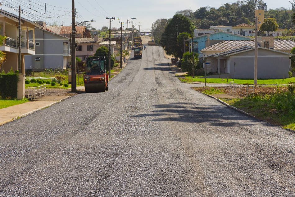Obras de pavimentação são realizadas em três ruas