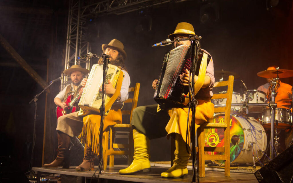 Jantar/baile com Grupo Cordiona abre a programação da Semana Farroupilha no município